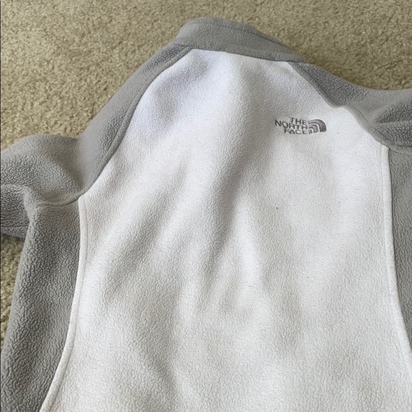the north face gray / white small jacket - Picture 7 of 7